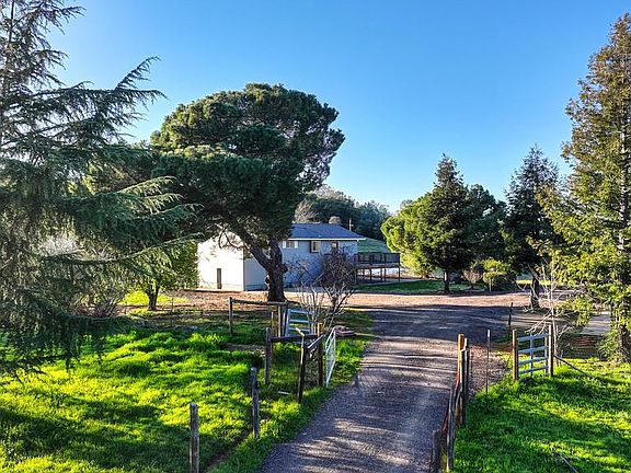 2nd image of 3901 Luneman Rd