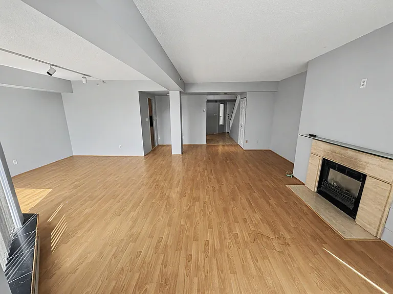 5733 Cambie St — Photo 81