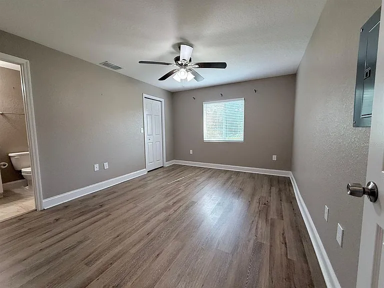 1137 Sycamore St — Photo 6