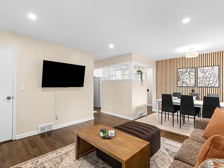 The flat screen TV is the perfect way to stay entertained.