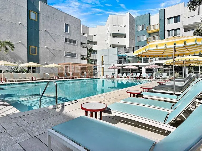 Oasis Anaheim — Photo 34