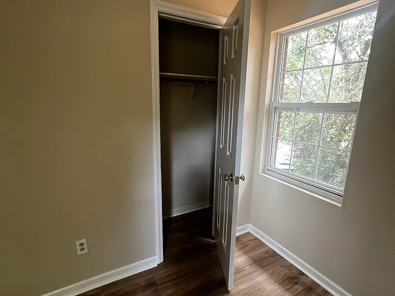 692 Pilgrim Ford Ct — Photo 10