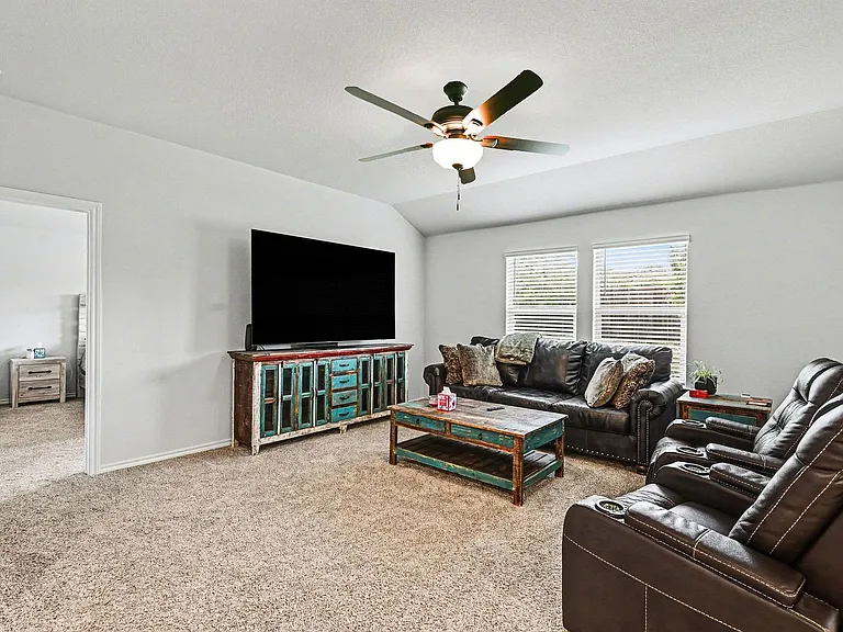 513 Bronze Cir W — Photo 4