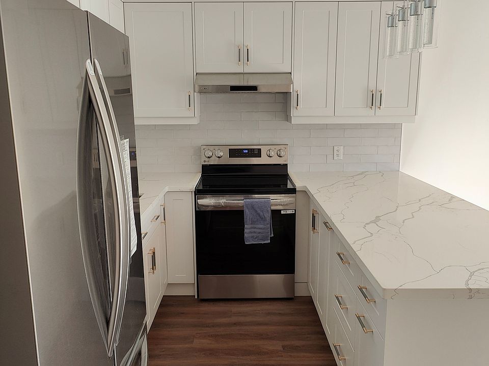 1st image of 594A Birchmount Rd