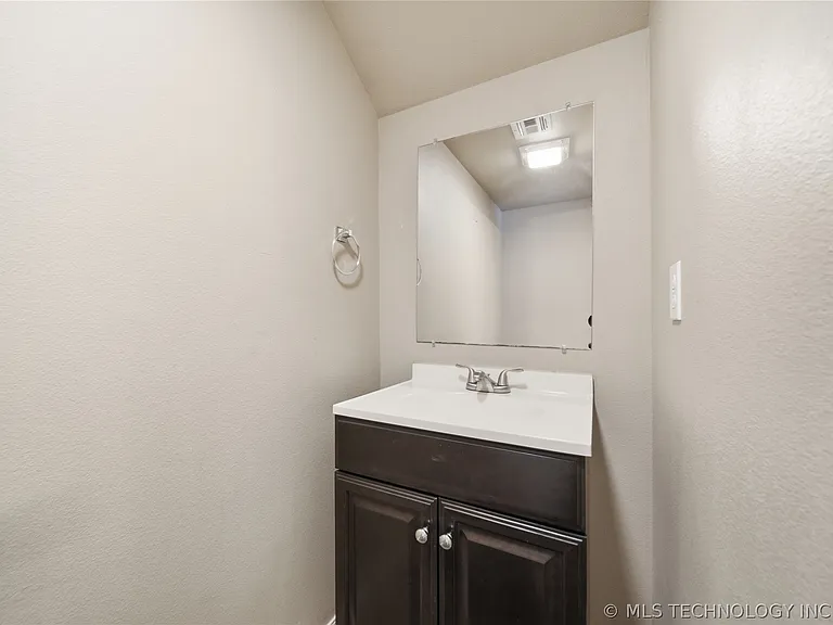 1411 W Haskell St — Photo 23