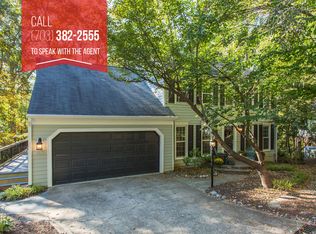 2232 Wakerobin Ln, Reston, VA 20191