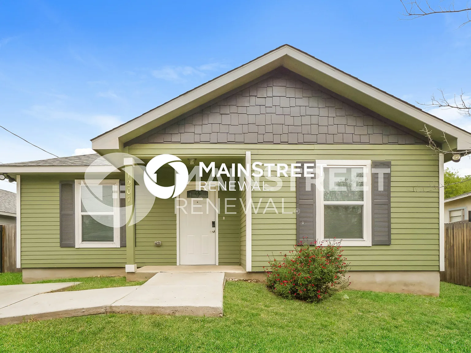 1207 Hortencia Ave — Photo 1