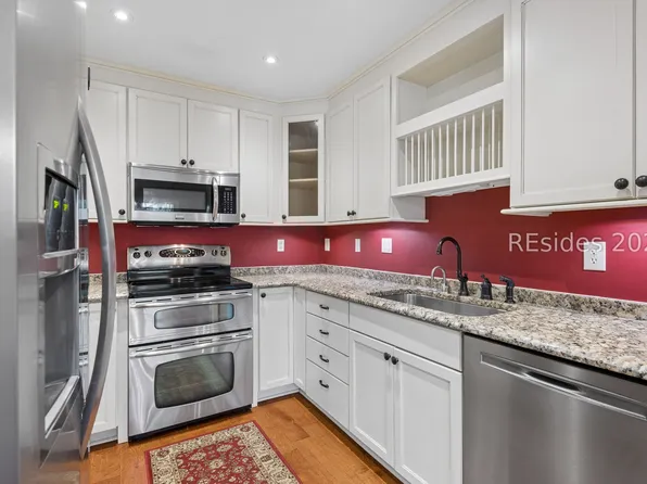 30 Paddle Boat Ln APT 406, Hilton Head Island, SC 29928