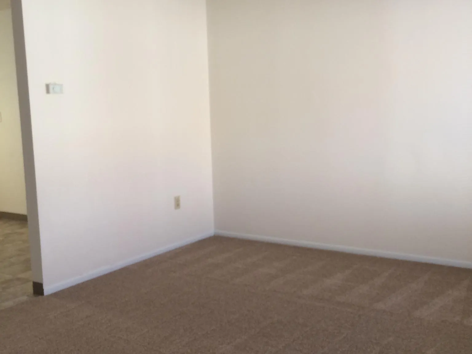 3 bed, 952 sqft, $1,133 — Photo 2