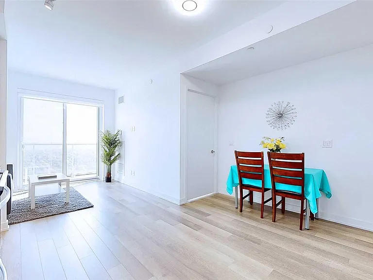 5180 Yonge St — Photo 22
