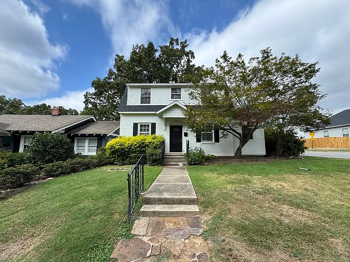 4 bed, 2.0 bath, 1800 sqft, $2,395 — Photo 1