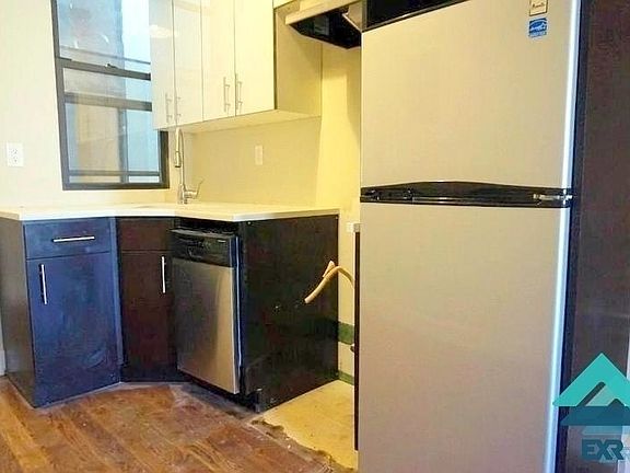 2nd image of 1355 Putnam Ave #2RIGHT