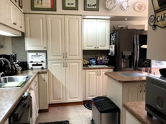 Eat in kitchen