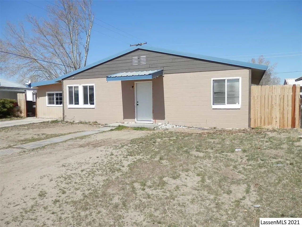 110 Juniper St photo 1