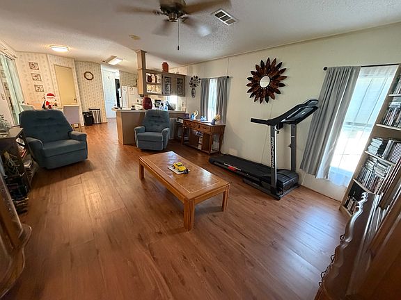2nd image of 272 Dixie Cir #272