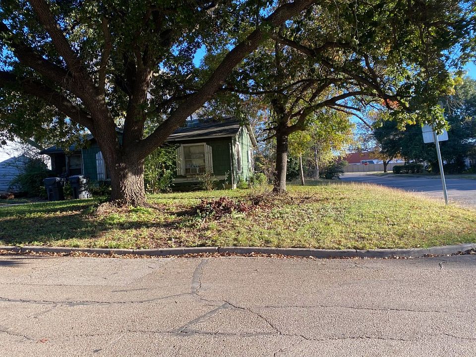 2nd image of 1920 Travis St