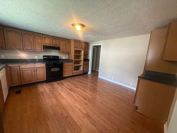 5th image of 11 Magnolia St