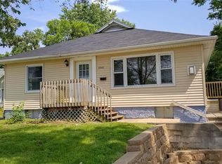 3342 Oakland Rd NE, Cedar Rapids, IA 52402
