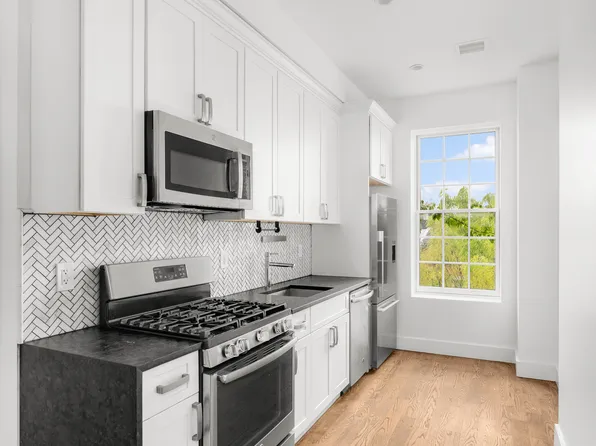 935 Lafayette Avenue 4 image 2 of 9