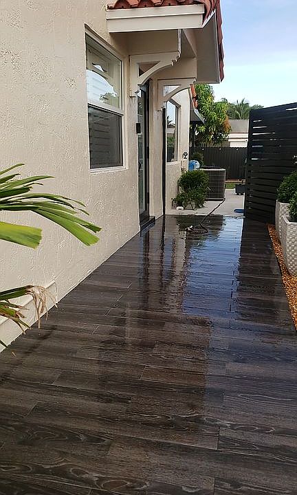 Walk way to front door 