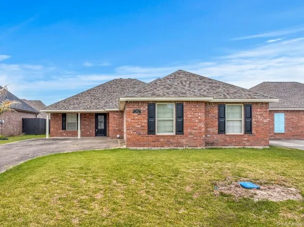 104 Pecan St, Iowa, LA 70647