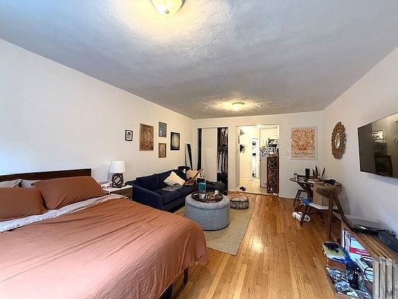2nd image of 515 E 6th St APT C6