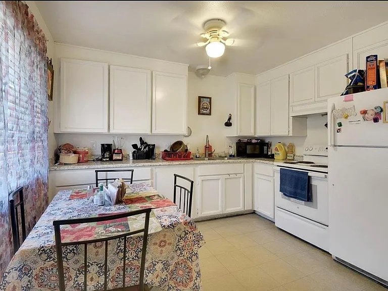 277 Percy Ave #1 — Photo 4