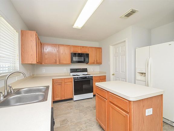 3rd image of 3203 Maryfield Ln