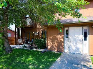 419 N Division Ave APT A, Madison, SD 57042