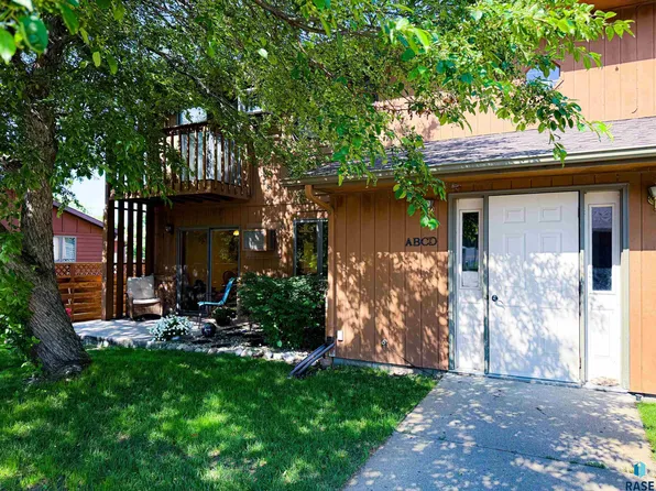 419 N Division Ave APT A, Madison, SD 57042