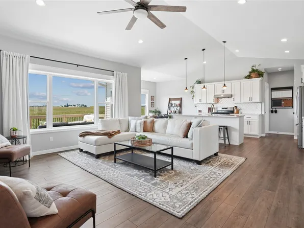 2776 Creekview Trl, Palo, IA 52324