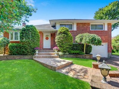 32 Hicks Ave, Syosset, NY, 11791