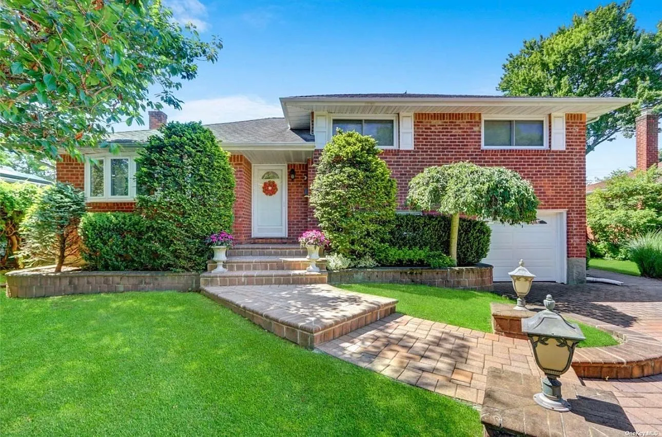32 Hicks Ave photo 1