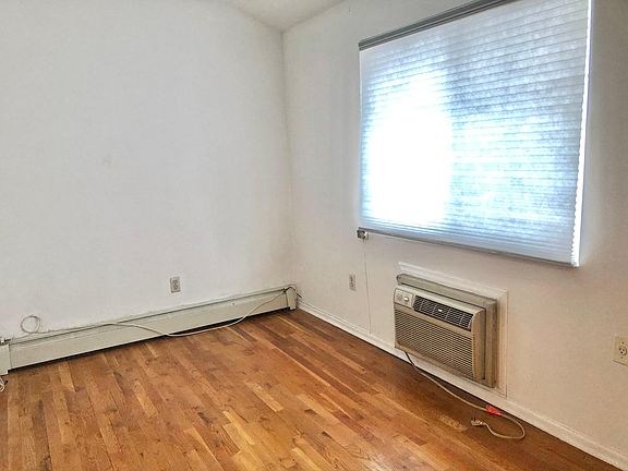 4th image of 2416 90th Pl Floor 2