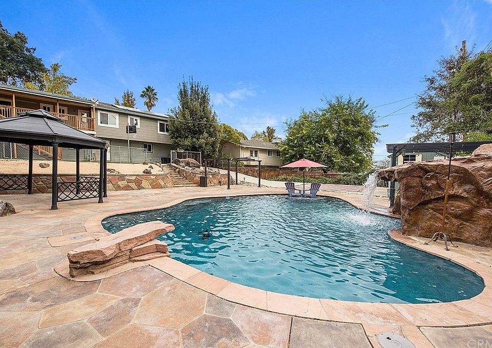 1st image of 825 Anastasia Dr
