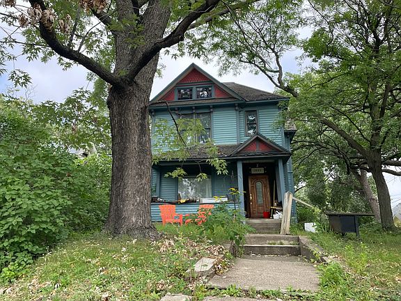 2nd image of 1893 Saint Anthony Ave
