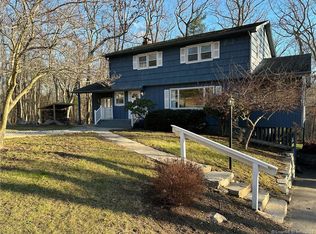 35 Overlook Rd, Gales Ferry, CT 06335