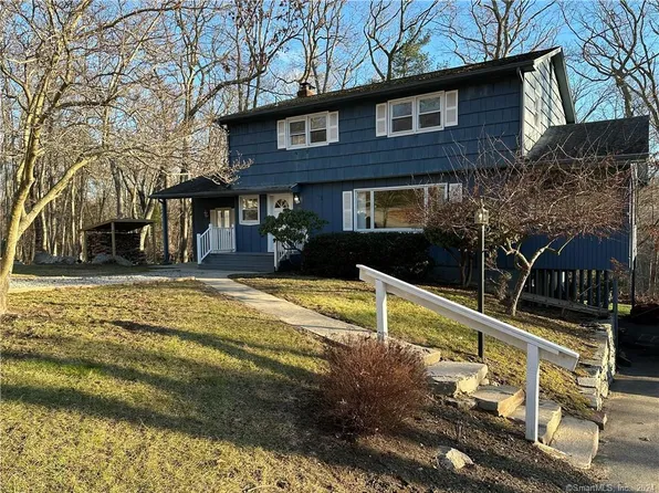 35 Overlook Road, Ledyard, CT 06335