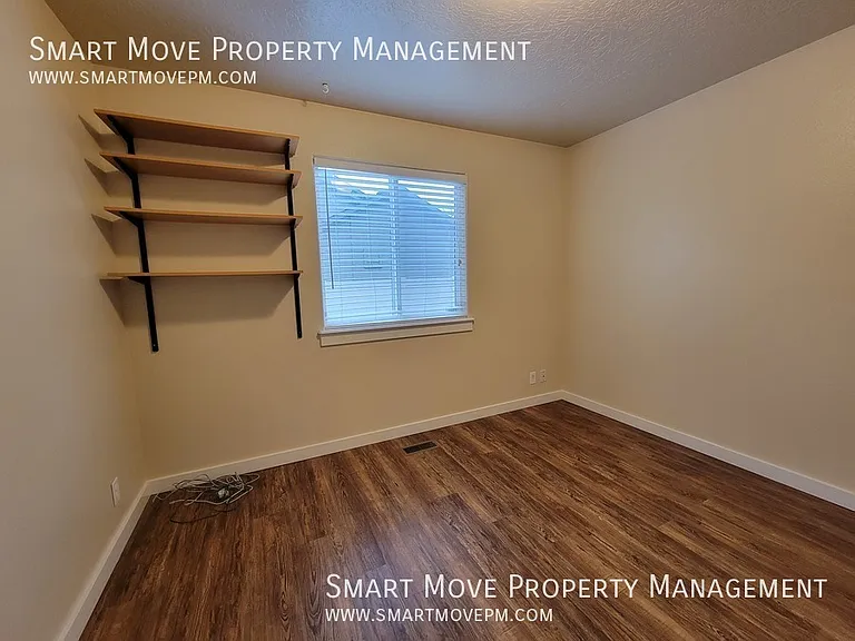 1236 E Pisa St — Photo 9