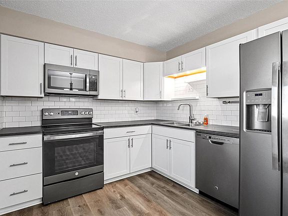 5th image of 1029 Avenue H St