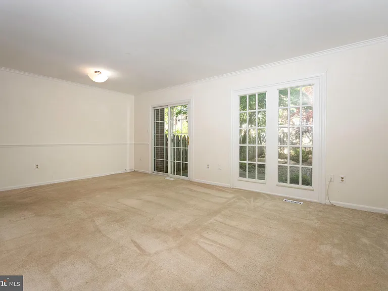 6705 Surreywood Ln — Photo 7