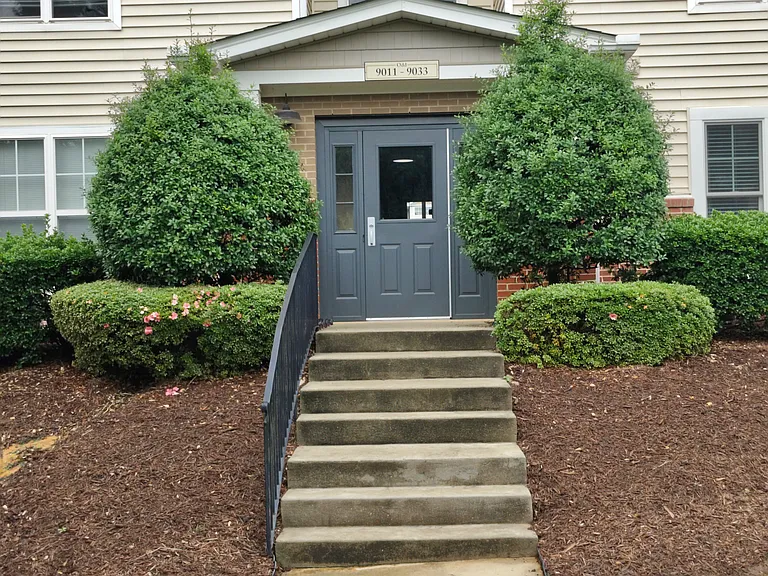9017 McDowell Creek Ct — Photo 29