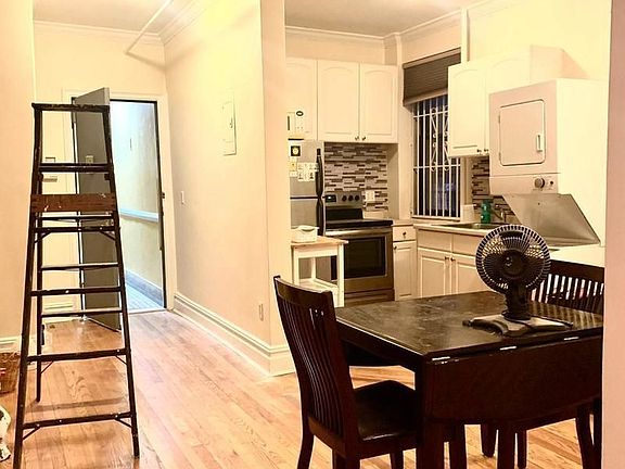 4th image of 304 W 56th St #1B