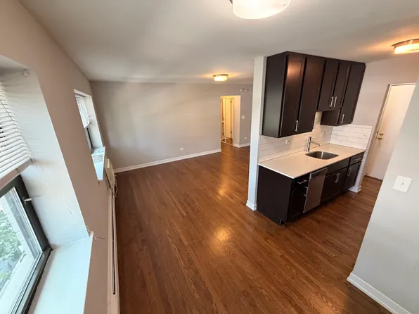 525-26 W Oakdale Ave, Chicago, IL