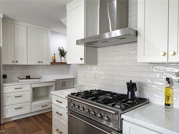 4th image of 1470 Lauderdale Ave