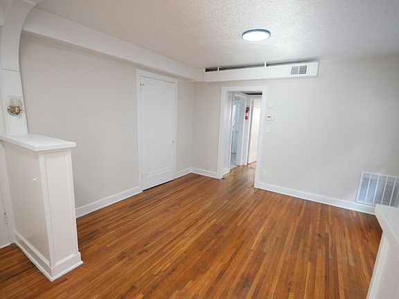 5th image of 808 W 38th St #4E
