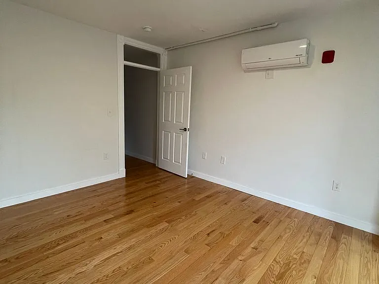 2527 Saint Paul St — Photo 11