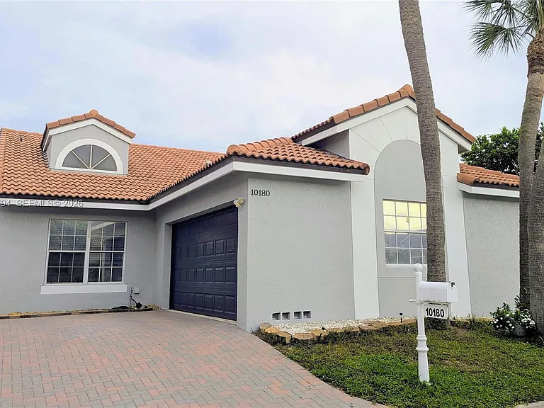 10180 Fanfare Dr — Photo 2