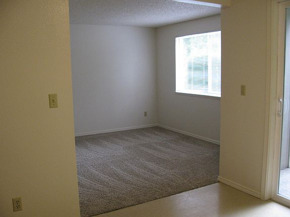 3rd image of 14713 132nd Ave E #A