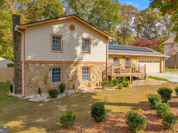 1023 Hickory Nut Ln, Lawrenceville, GA 30043